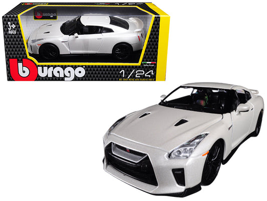 2017 Nissan GT-R R35 White 1/24 Diecast Model Car by Bburago