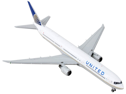 Boeing 767-400ER Commercial Aircraft "United Airlines" White with Blue Tail 1/400 Diecast Model Airplane by GeminiJets